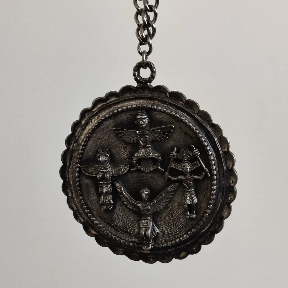 Vintage Native American Totem Pole Silver Metal Medallion Necklace - Picture 13 of 14